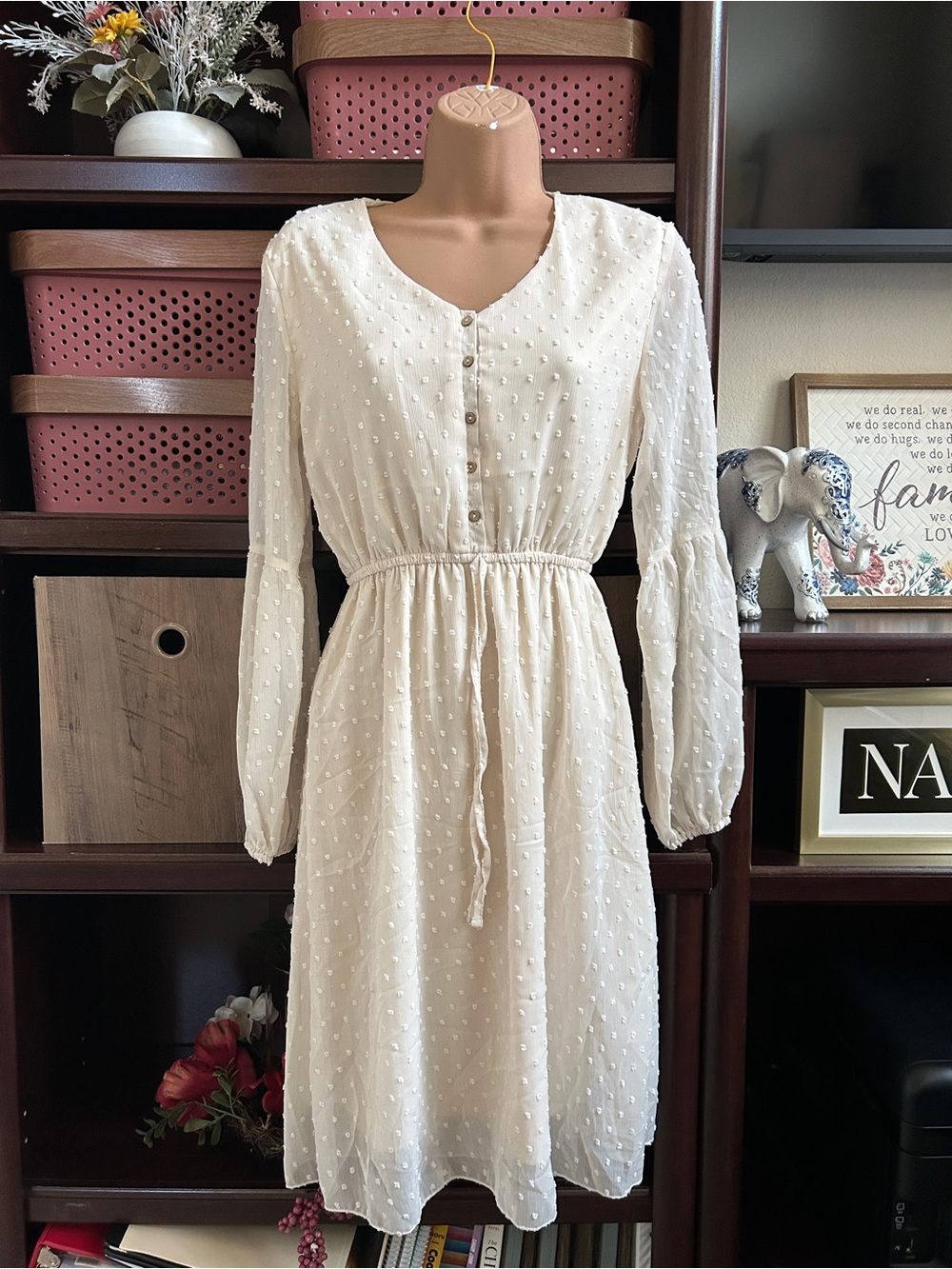 alredine Women’s XS Cream Long Sleeve Dress